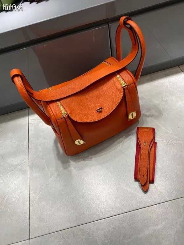 2021 Luxury Designer Bags Original new lychee Lindys bag mini leather women's doctor's hand one shoulder portable pillow 4 KQTP, Khaki small
2021 Luxury Designer Bags Original new lychee Lindys bag mini leather women's doctor's hand one shoulder portable pillow 4 KQTP, Khaki small