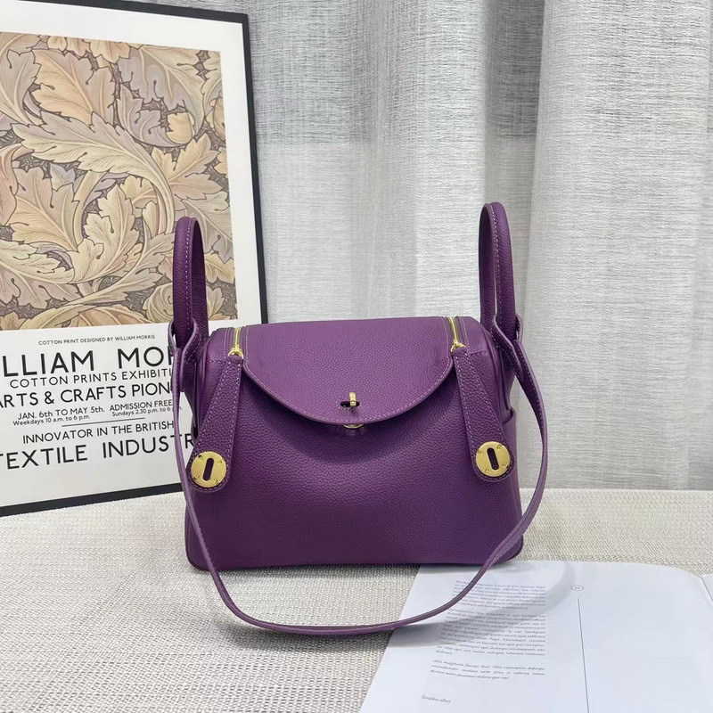 Designer Original Luxury 2023 Bags new h family togo top layer cow leather Lindys bag doctor medicine portable shoulder women B5MI, Light blue
Designer Original Luxury 2023 Bags new h family togo top layer cow leather Lindys bag doctor medicine portable shoulder women B5MI, Light blue