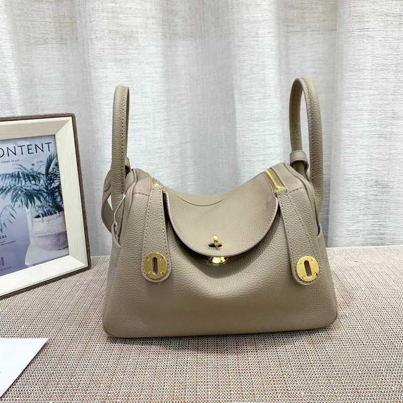 Designer Original Luxury 2023 Bags new h family togo top layer cow leather Lindys bag doctor medicine portable shoulder women 1 U6T8, Light blue
Designer Original Luxury 2023 Bags new h family togo top layer cow leather Lindys bag doctor medicine portable shoulder women 1 U6T8, Light blue