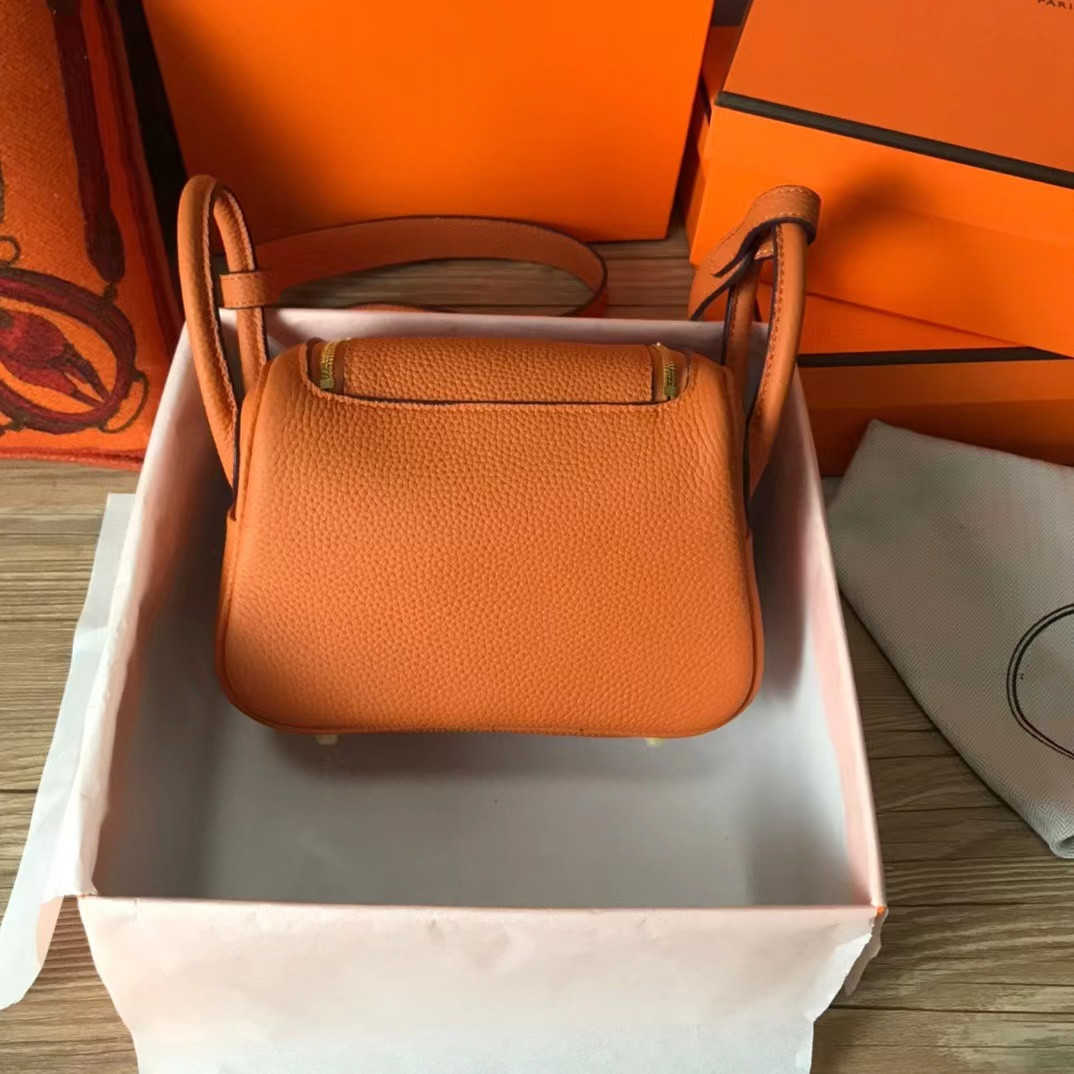 Bags Original Designer Lindys Luxury bag 2023 summer new high quality TC leather doctor H family 20 shoulder messenger XO6W, Orange6
Bags Original Designer Lindys Luxury bag 2023 summer new high quality TC leather doctor H family 20 shoulder messenger XO6W, Orange6
