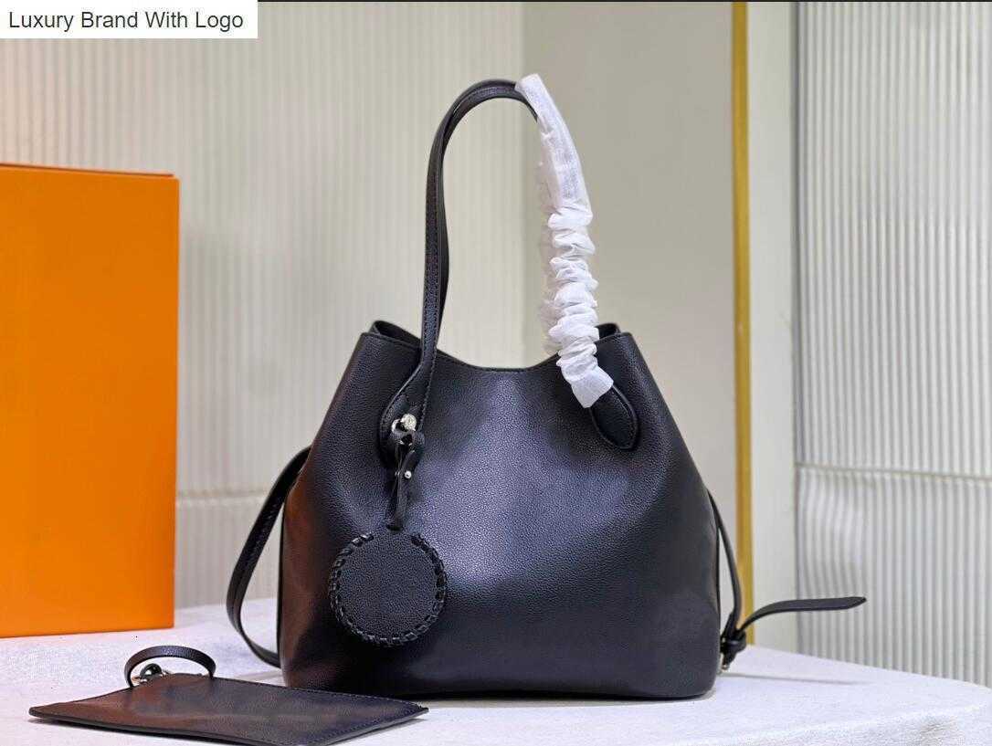 L Bag Handbags M21580 21581 Blossom Shopping bags top quality Ornamental engraving perforation handbag luxury soft cowhide designer GM mm shoulder bags Blossom, Black m21580
L Bag Handbags M21580 21581 Blossom Shopping bags top quality Ornamental engraving perforation handbag luxury soft cowhide designer GM mm shoulder bags Blossom, Black m21580
