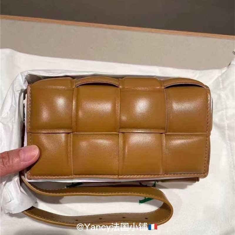 bottegas bags venetas 22 New PADDED CASSETTE Woven Pillow Waist Bag Mini ANVQ, Parrot green
bottegas bags venetas 22 New PADDED CASSETTE Woven Pillow Waist Bag Mini ANVQ, Parrot green