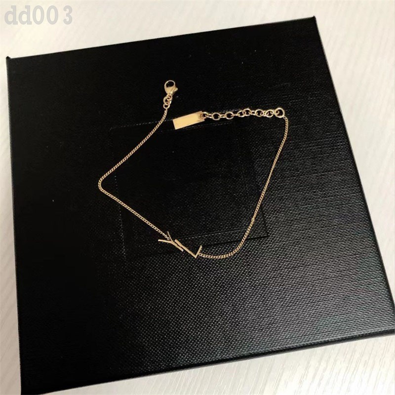 Graceful designer bracelet men luxury letter love braclets metal not easy to fade mini pendant plated gold Bracelet jewlery designer for women popular ZB018 Q2
Graceful designer bracelet men luxury letter love braclets metal not easy to fade mini pendant plated gold Bracelet jewlery designer for women popular ZB018 Q2