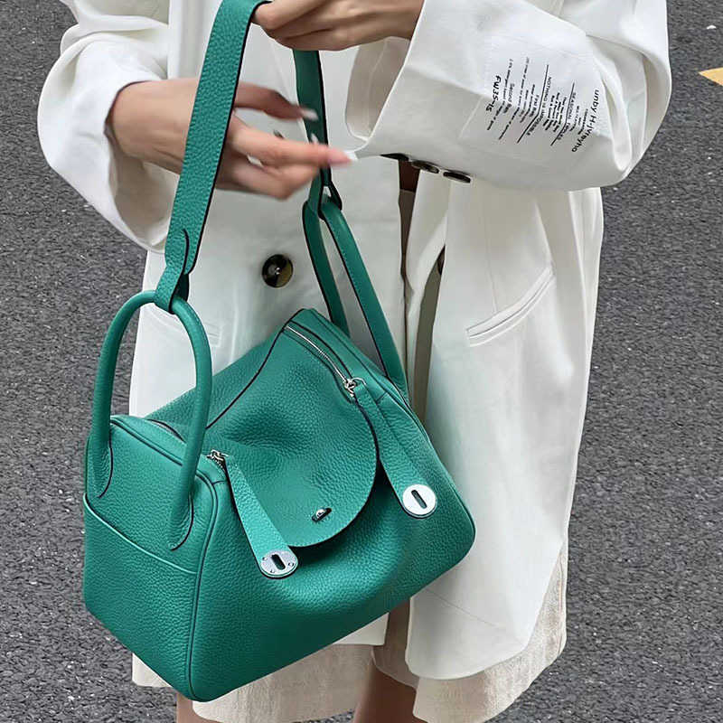 Designer Original Luxury Bag2023 Bags classic tc head layer cowhide Lindys bag doctor women one-shoulder portable medicine 2 48Y4, Milky silver buckle
Designer Original Luxury Bag2023 Bags classic tc head layer cowhide Lindys bag doctor women one-shoulder portable medicine 2 48Y4, Milky silver buckle