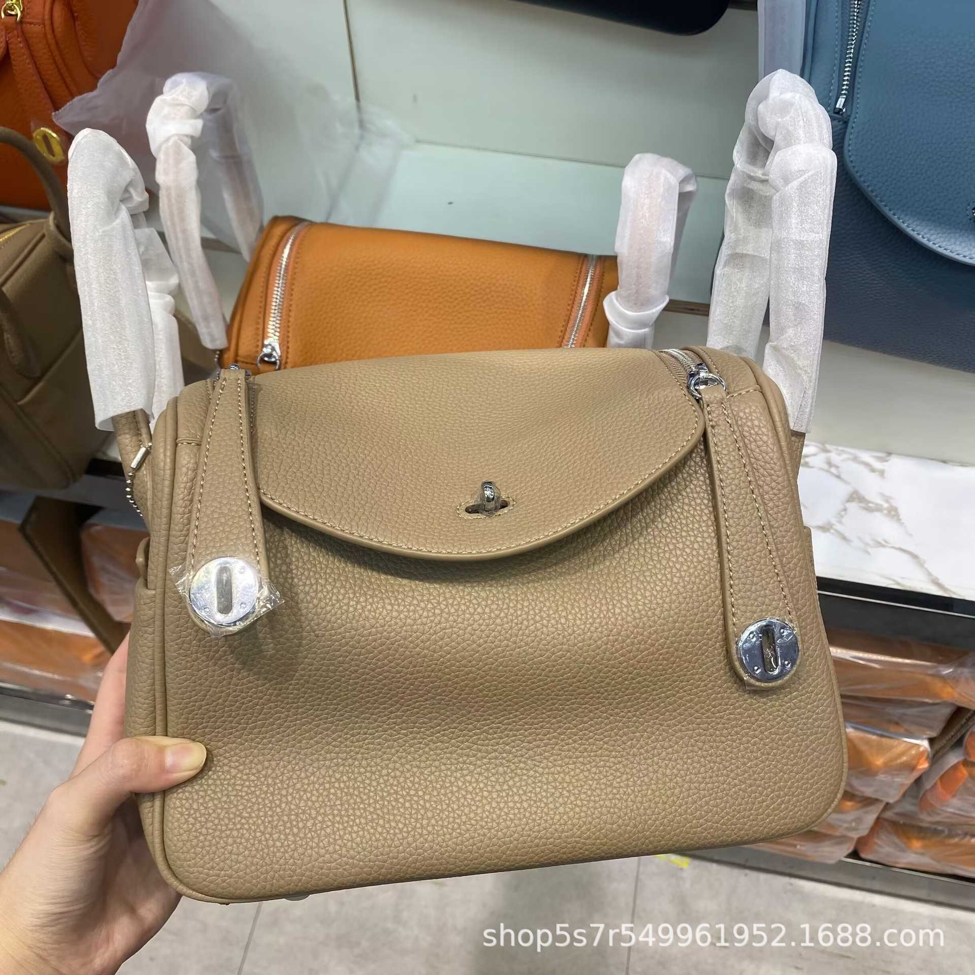 Designer Brand Bags Double-shoulder Original doctor Bao Lindi bag soft cowhide lychee pattern portable one-shoulder cross-body versatile emb GVHE, Lake blue
Designer Brand Bags Double-shoulder Original doctor Bao Lindi bag soft cowhide lychee pattern portable one-shoulder cross-body versatile emb GVHE, Lake blue