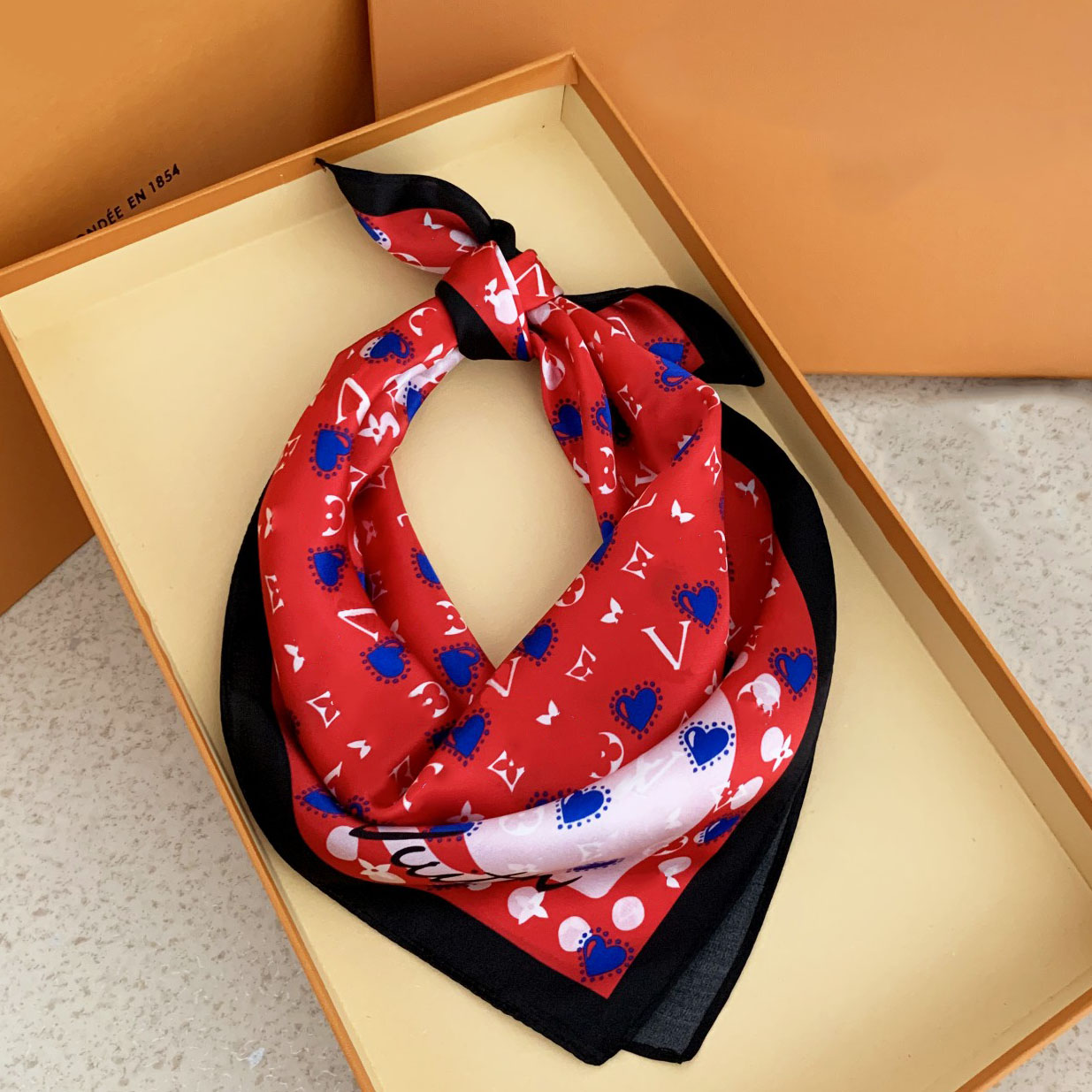 luxury designer scarf women Summer silk scarf scarfs Charm square scarves temperament classic fashion high-grade holiday travel temperament soft touch
luxury designer scarf women Summer silk scarf scarfs Charm square scarves temperament classic fashion high-grade holiday travel temperament soft touch