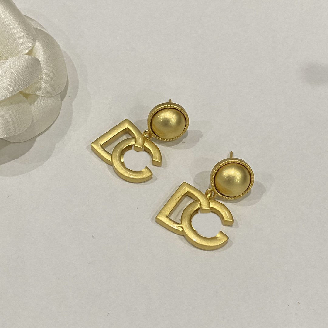 Womens Brand Stud Earrings Charm Design Jewelry Earrings 18 Gold-plated Girl Love Pearl Earrings Luxury European Brand Accessories Fashion Couple Family Gifts
Womens Brand Stud Earrings Charm Design Jewelry Earrings 18 Gold-plated Girl Love Pearl Earrings Luxury European Brand Accessories Fashion Couple Family Gifts