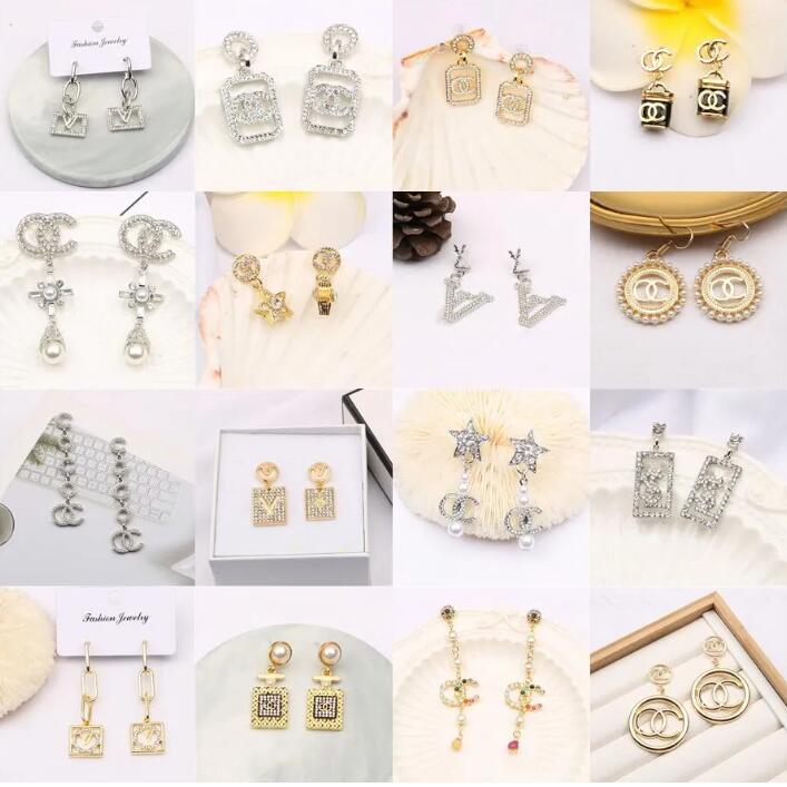 Lots 18K Gold Plated Silver Simple Brand Designers Letters Stud Geometric Famous Charm Women Tassels Crystal Rhinestone Pearl Earring Wedding Party Jewelry
Lots 18K Gold Plated Silver Simple Brand Designers Letters Stud Geometric Famous Charm Women Tassels Crystal Rhinestone Pearl Earring Wedding Party Jewelry