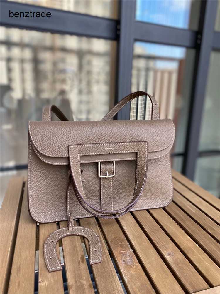 H halza luxurys handbags 2023 new women s togo litchi grain top layer cow leather single shoulder messenger hand horseshoe envelope leisure DSTQ, Elephant grey trumpet
H halza luxurys handbags 2023 new women s togo litchi grain top layer cow leather single shoulder messenger hand horseshoe envelope leisure DSTQ, Elephant grey trumpet