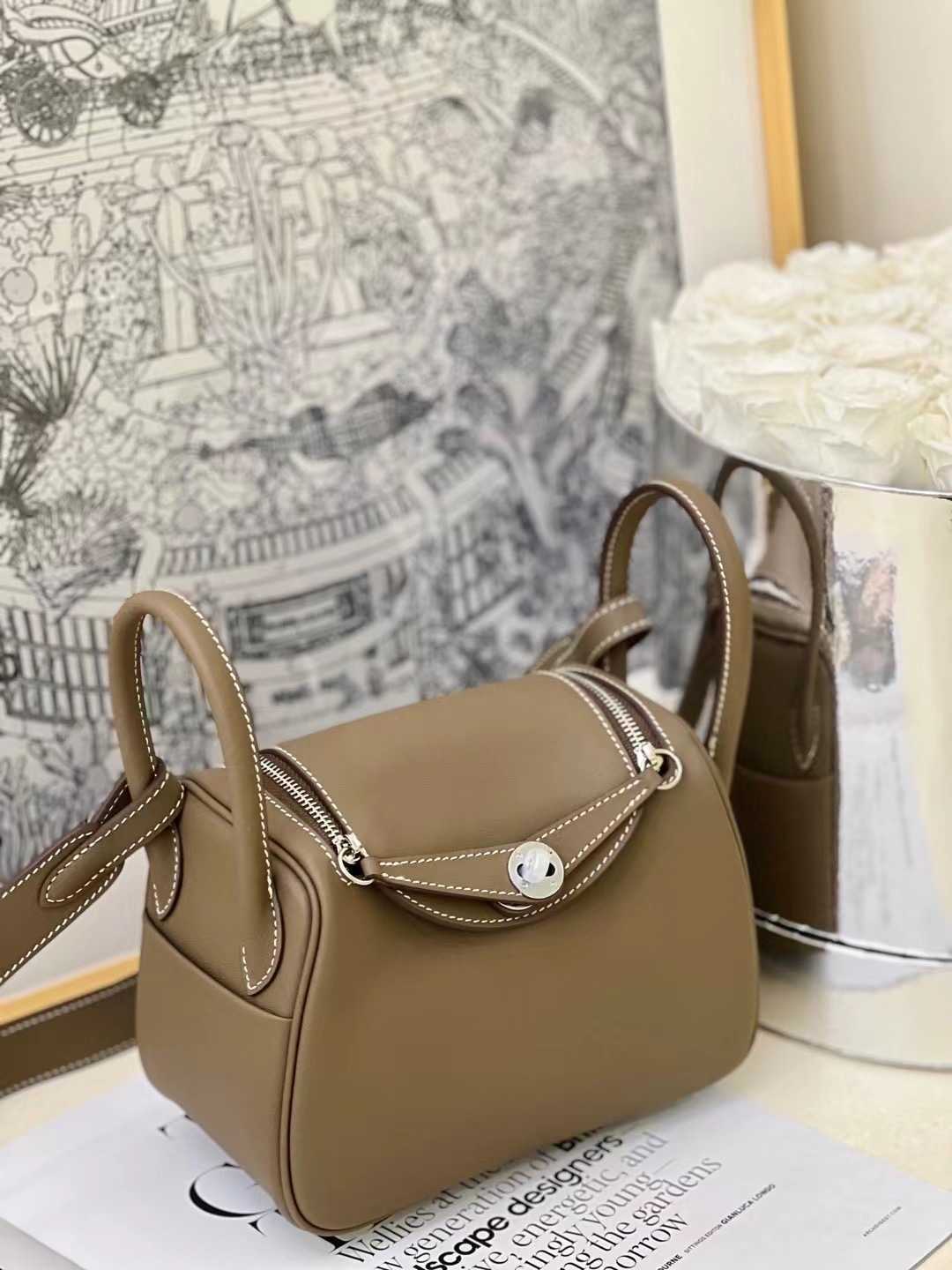 Designer Original Luxury Spring Bags 2023 new top layer cowhide Lindys women's bag single-shoulder cross-body portable 1 27NT, Forest green
Designer Original Luxury Spring Bags 2023 new top layer cowhide Lindys women's bag single-shoulder cross-body portable 1 27NT, Forest green