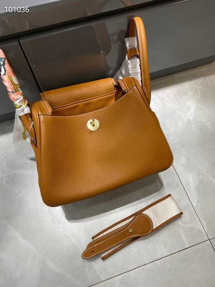 Designer Original Luxury 2021 Bags new lychee Lindys bag mini leather women's doctor's hand one shoulder portable pillow 1 UESK, Khaki small 
Designer Original Luxury 2021 Bags new lychee Lindys bag mini leather women's doctor's hand one shoulder portable pillow 1 UESK, Khaki small