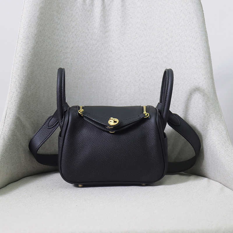 Cross-body Luxury Designer Bags Original bag for women mini Lindys doctor new cowhide portable one-shoulder medicine with gold 2MAL, Anemone purple
Cross-body Luxury Designer Bags Original bag for women mini Lindys doctor new cowhide portable one-shoulder medicine with gold 2MAL, Anemone purple