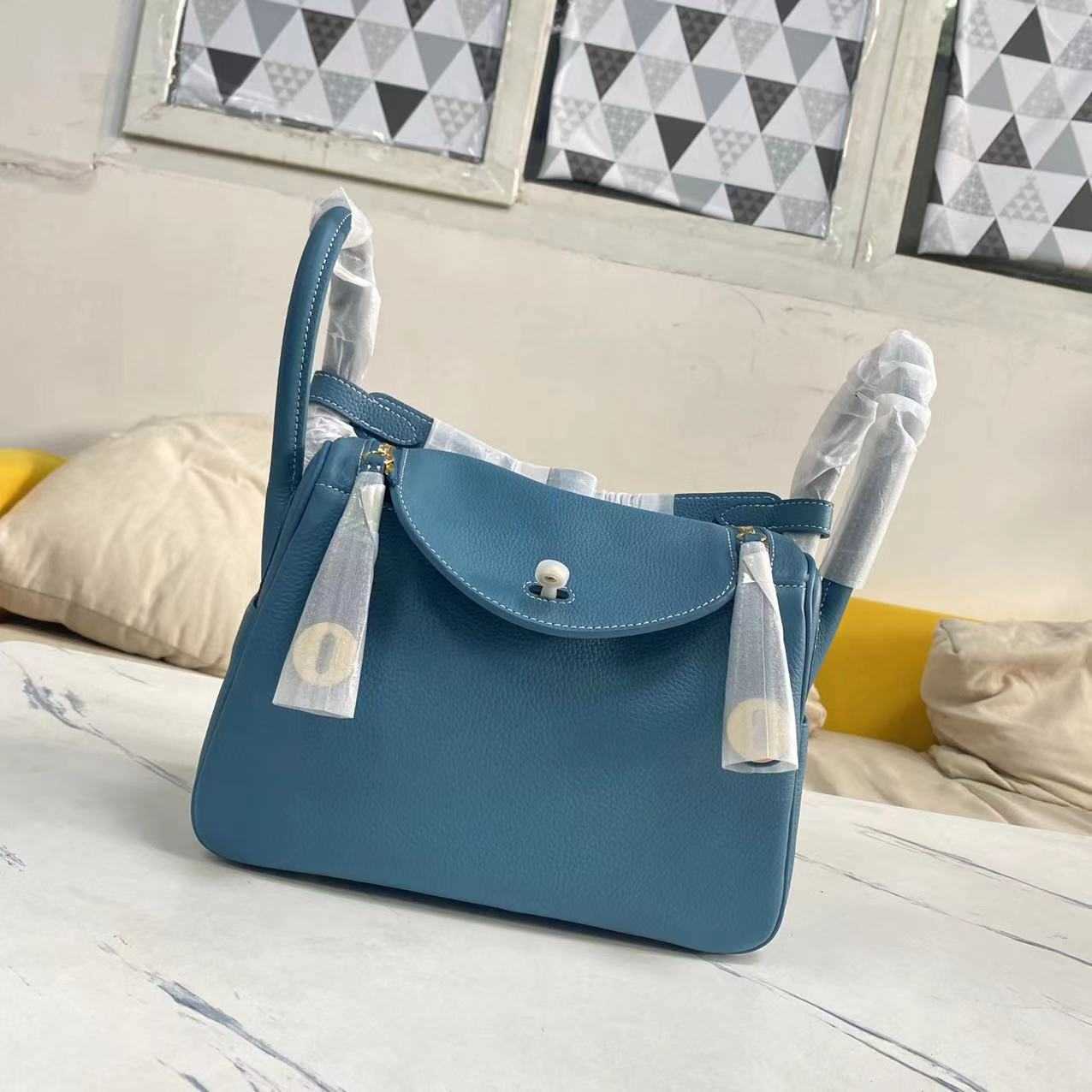 Women's Original Designer Luxury Bags bag 2023 new Lindys's head layer cow leather doctor's Lindys women's togo medicine Y6D9, Black - topcoat togo
Women's Original Designer Luxury Bags bag 2023 new Lindys's head layer cow leather doctor's Lindys women's togo medicine Y6D9, Black - topcoat togo