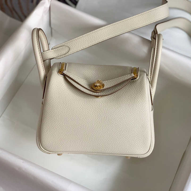 High Luxury Designer Bags Original order TOGO cow leather mini Lindys bag doctor lychee pillow single shoulder messenger 4W7P, Almond green
High Luxury Designer Bags Original order TOGO cow leather mini Lindys bag doctor lychee pillow single shoulder messenger 4W7P, Almond green