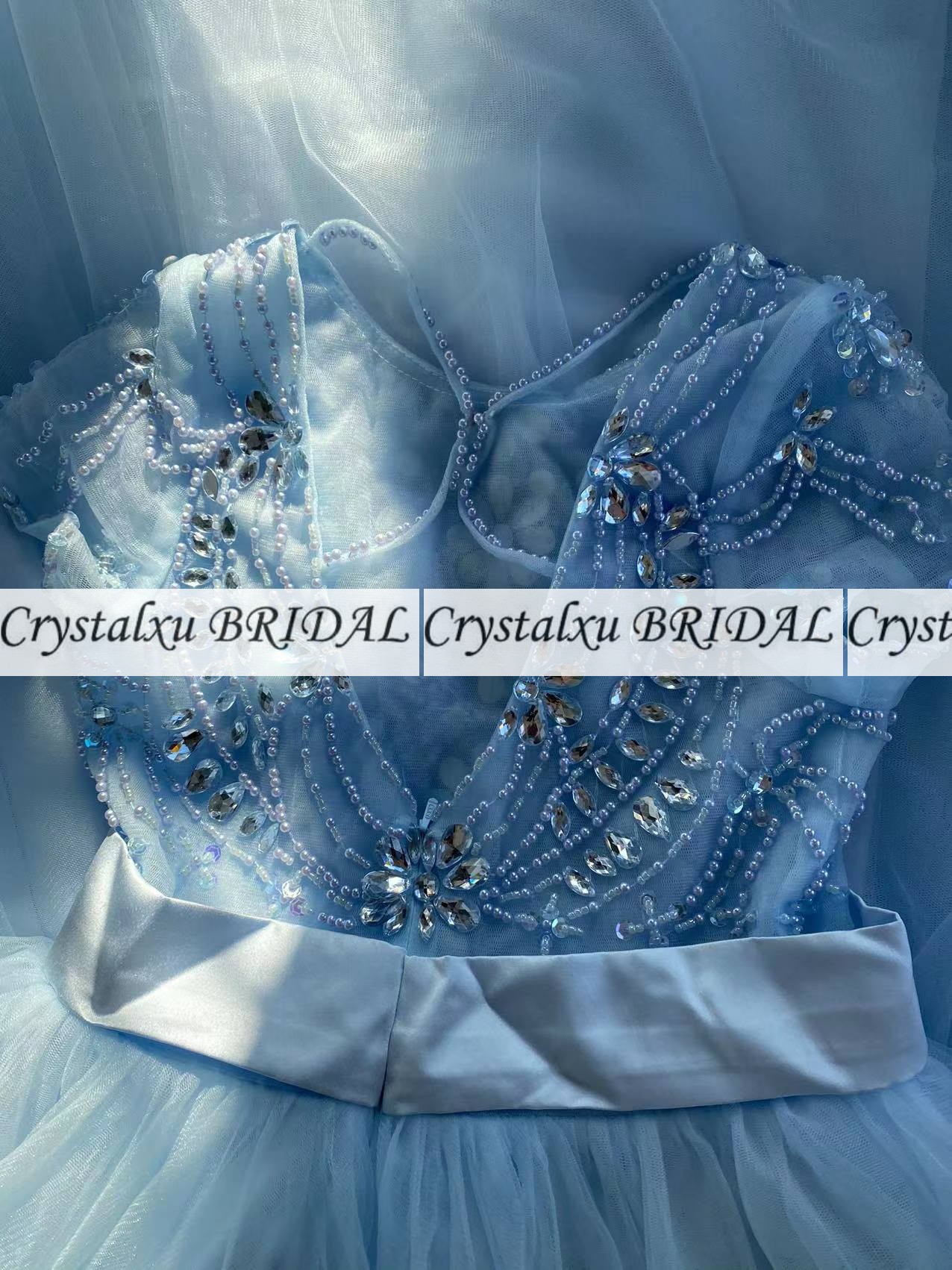 Lovely Light Sky Blue Flower Girl Dresses For Weddings Jewel Neck Crystal Beads Tulle Princess Girls Pageant Dress Kids Communion Gowns Short Sleeves 