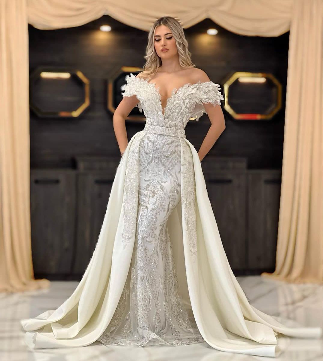 Luxury Mermaid Evening Dresses Sleeveless V Neck Beaded Appliques Pearls 3D Lace Sequins Floor Length Detachable Lace Train Prom Dresses Plus Size Gow