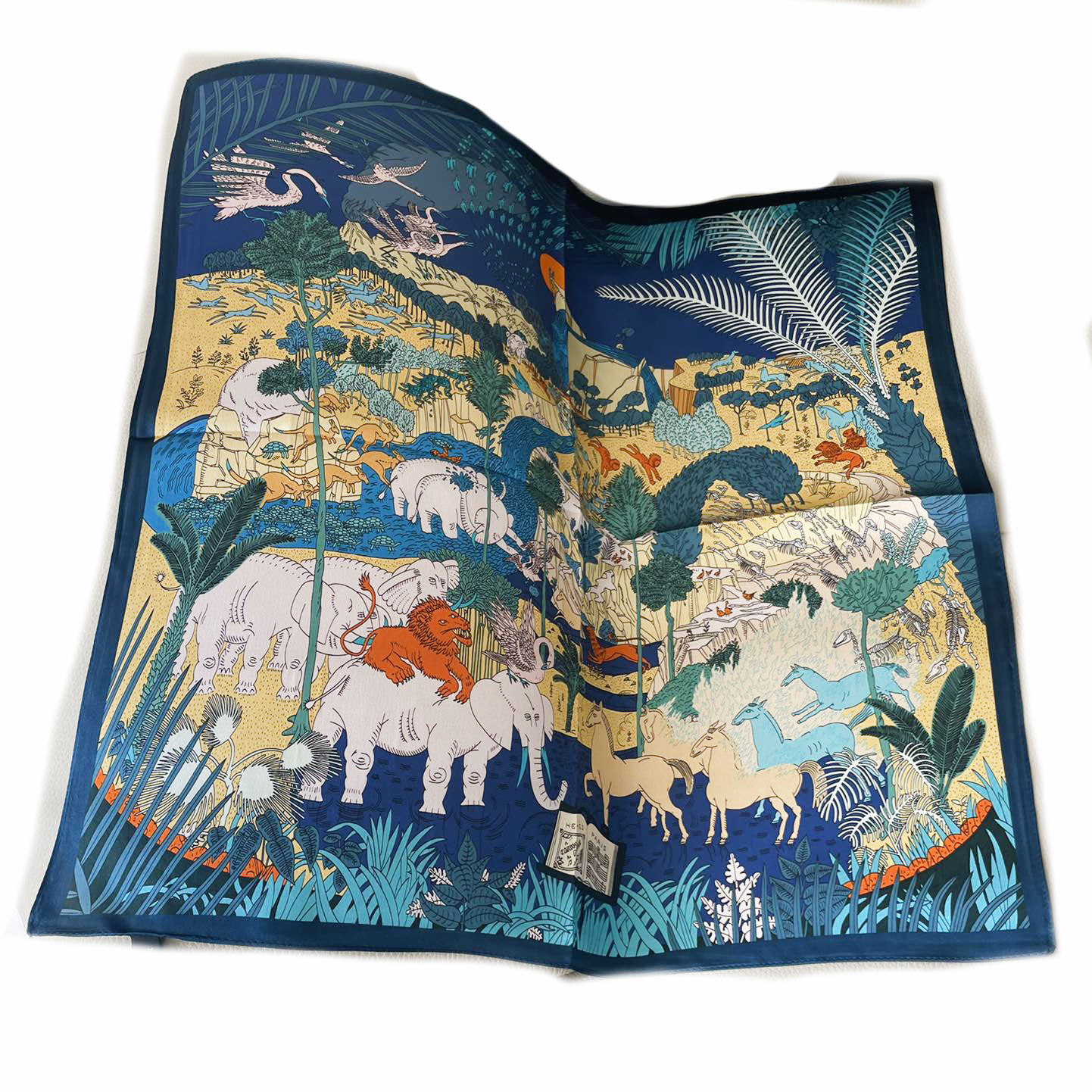 Brand Silk Scarf Counter New Twill Silk Camellia Pattern Scarf Luxury Designer Women Print Shawl Lovers Love Gift Accessories Fashion Versatile 53X53cm
Brand Silk Scarf Counter New Twill Silk Camellia Pattern Scarf Luxury Designer Women Print Shawl Lovers Love Gift Accessories Fashion Versatile 53X53cm