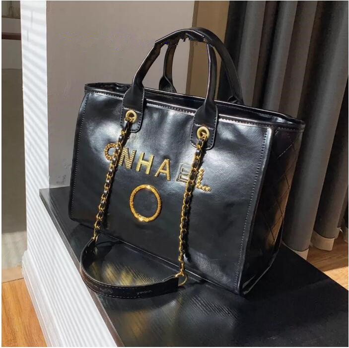 Brand Women's Luxury Handbags Beach Bags Designers Ch Metal Letter Badge Tote Evening Bag Small Mini Body Leather Handbag Large Female Chain Wallet Backpack Ymw8
Brand Women's Luxury Handbags Beach Bags Designers Ch Metal Letter Badge Tote Evening Bag Small Mini Body Leather Handbag Large Female Chain Wallet Backpack Ymw8