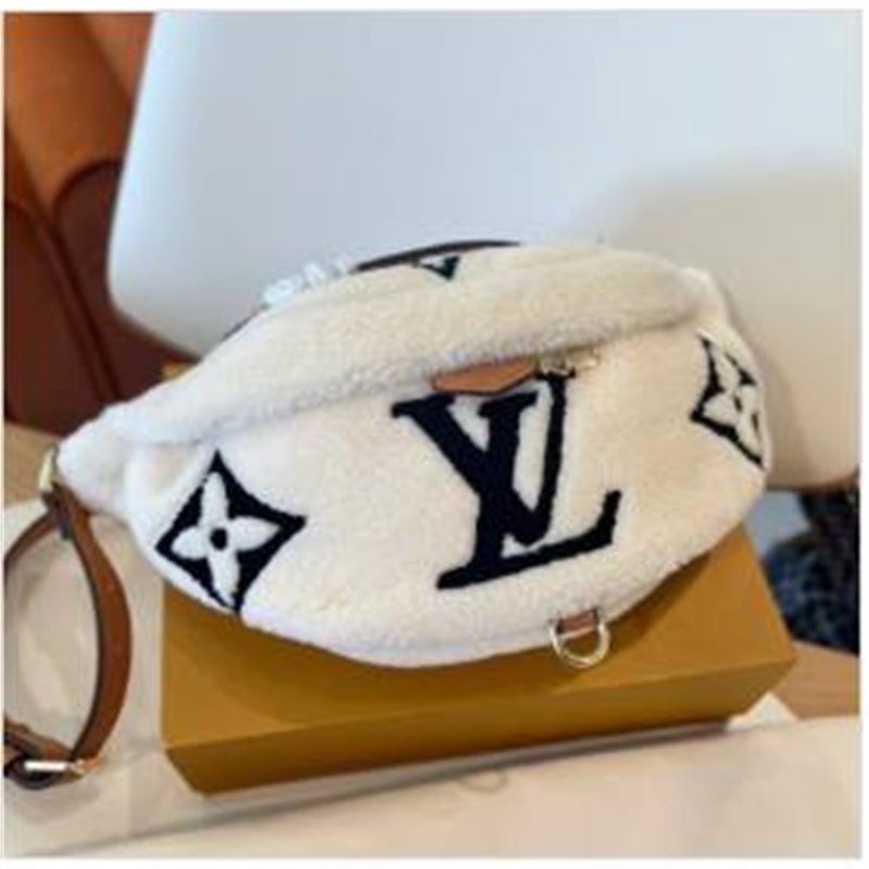 new Designer handbag Women's shoulder bag Plush handbag Fashion classic crossover, Color 1
new Designer handbag Women's shoulder bag Plush handbag Fashion classic crossover, Color 1