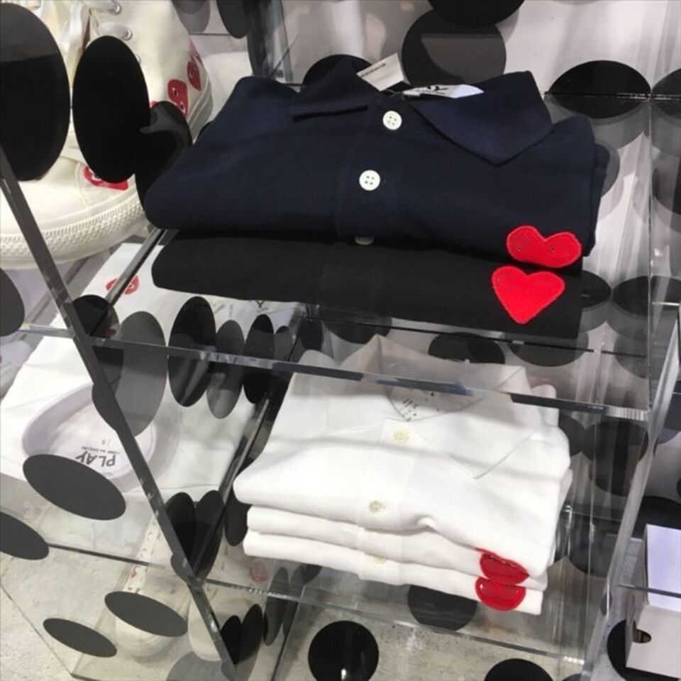 Designer t Shirt Commes Des Garcons Chaopai Play Love Polo Shirt Men's and Women's Couple T shirt Cotton Short Sleeve Parent child Set Half, White gold polo shirt short sleeve
Designer t Shirt Commes Des Garcons Chaopai Play Love Polo Shirt Men's and Women's Couple T shirt Cotton Short Sleeve Parent child Set Half, White gold polo shirt short sleeve