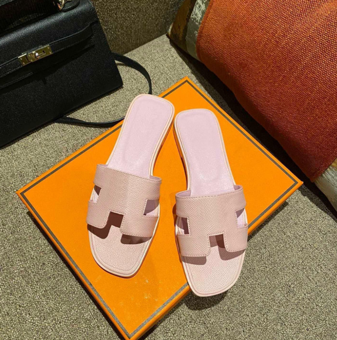 2023 Luxury designer leather ladies oran sandal sandals summer flat shoes fashion beach women slippers H letter drag Slides flip flops for women Ladies sexy slipper, Color 23
2023 Luxury designer leather ladies oran sandal sandals summer flat shoes fashion beach women slippers H letter drag Slides flip flops for women Ladies sexy slipper, Color 23