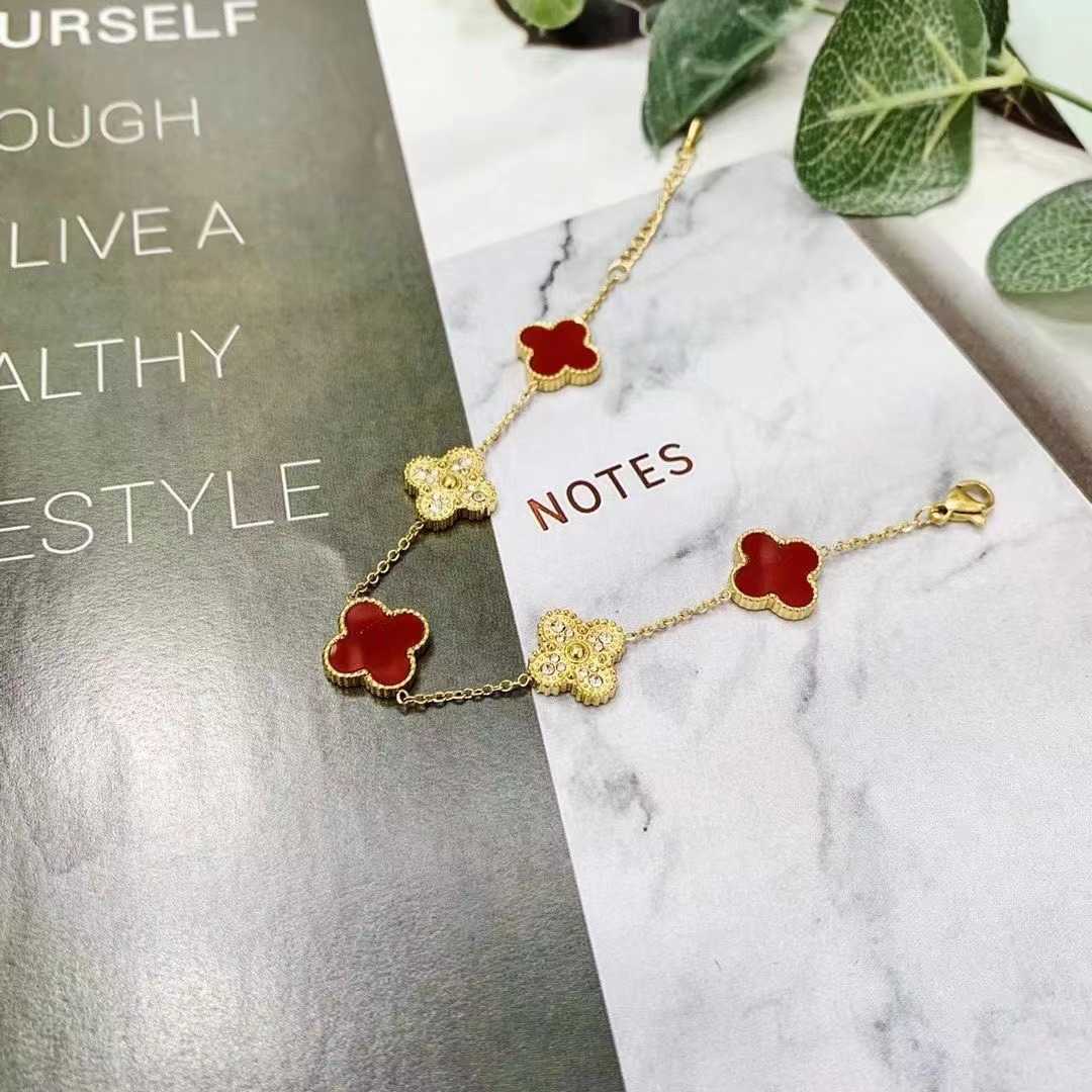 Bracelets Fourleaf five-flower bracelet 18K genuine gold electroplated titanium steel color-resistant jewelry for women's fashion simplicity
Bracelets Fourleaf five-flower bracelet 18K genuine gold electroplated titanium steel color-resistant jewelry for women's fashion simplicity