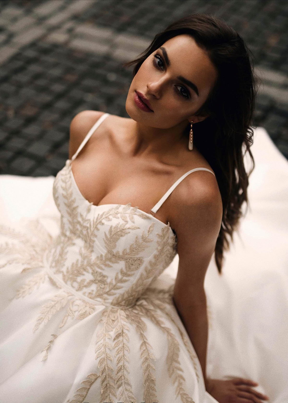 Summer Beach A Line Wedding Dress Sexy Golden Appliques Spaghetti Princess Satin Custom Made Bridal Dresses Vestido De Novia