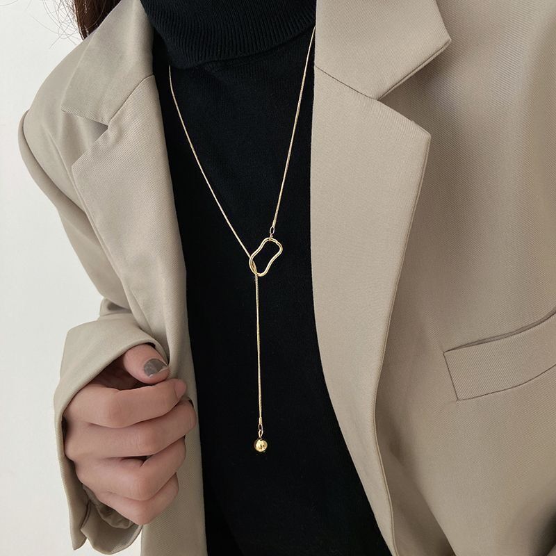 Cool wind silver bead sweater chain female trend simple niche design sense geometric openwork sweatshirt chain pendant necklace
Cool wind silver bead sweater chain female trend simple niche design sense geometric openwork sweatshirt chain pendant necklace
