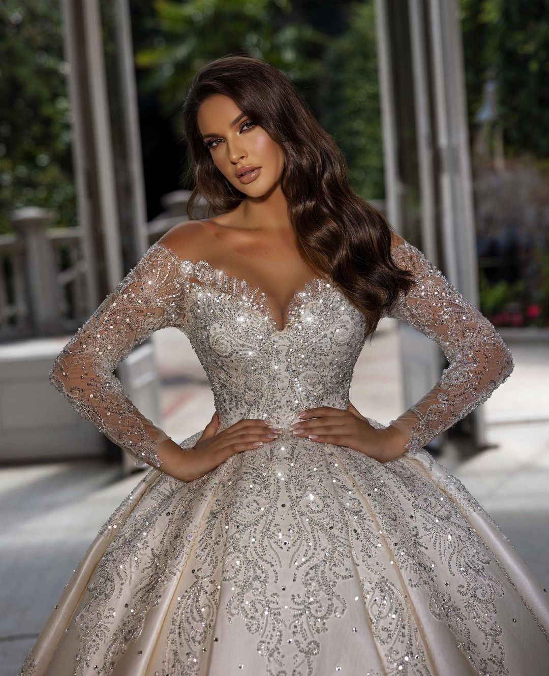 Luxury Ball Gown Wedding Dresses V Neck Long Sleeves 3D Lace Sequins Appliques Beaded Floor Length Beaded Shiny Ruffles Zipper Formal Dresses Bridal G