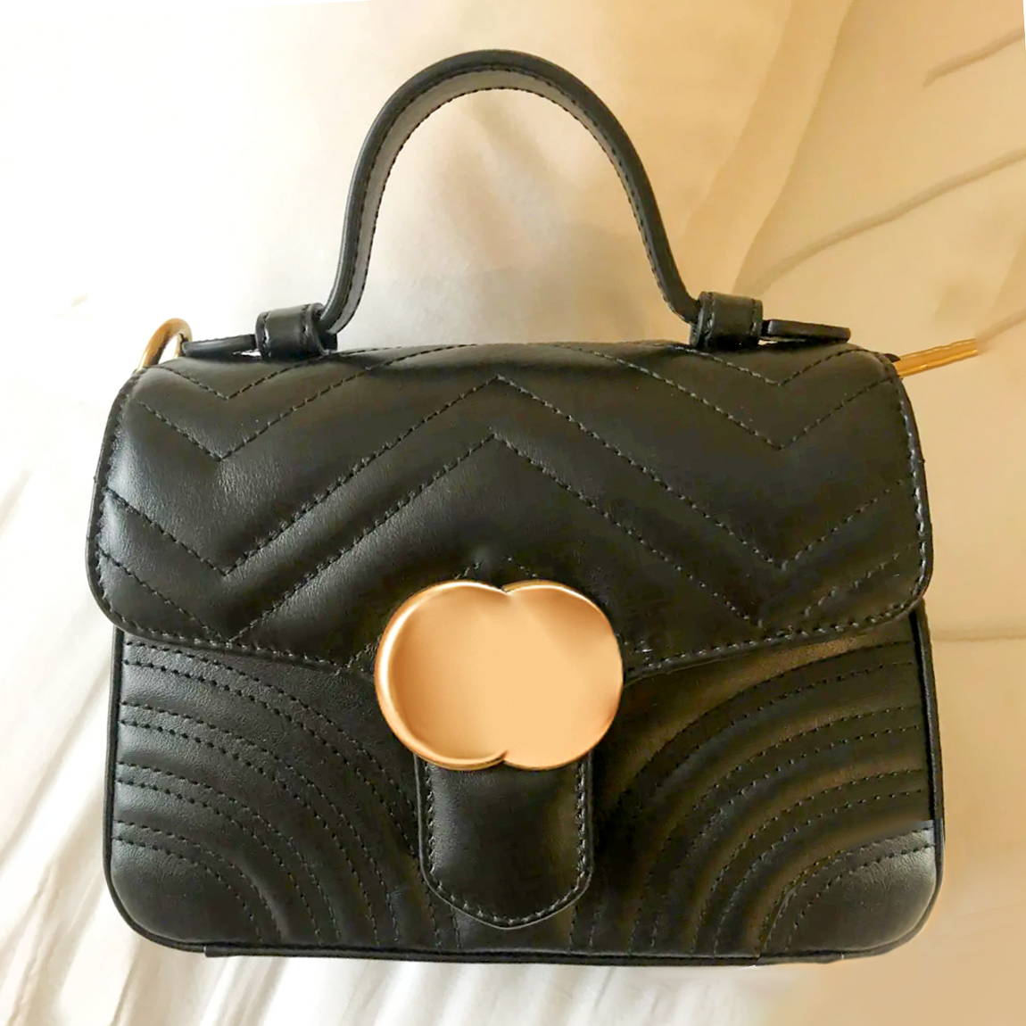 Genuine leather Double G crossBody clutch Marmont bag Women's Designer top handle fashion chains Mini tote purse mens half metalhandbags Shoulder Luxury beach bags, 1-black
Genuine leather Double G crossBody clutch Marmont bag Women's Designer top handle fashion chains Mini tote purse mens half metalhandbags Shoulder Luxury beach bags, 1-black