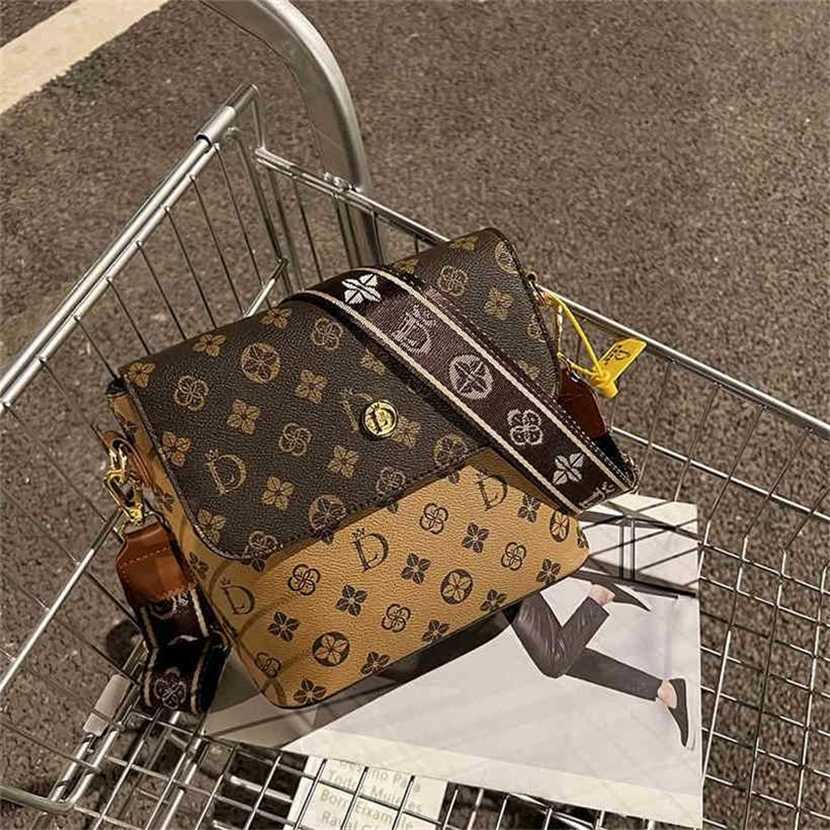 handbag 2023 Fashion women's bag leather quality Handbag Double color bucket female style vibrato tiktok wide shoulder strap satchel popular in Bag, Brown4
handbag 2023 Fashion women's bag leather quality Handbag Double color bucket female style vibrato tiktok wide shoulder strap satchel popular in Bag, Brown4