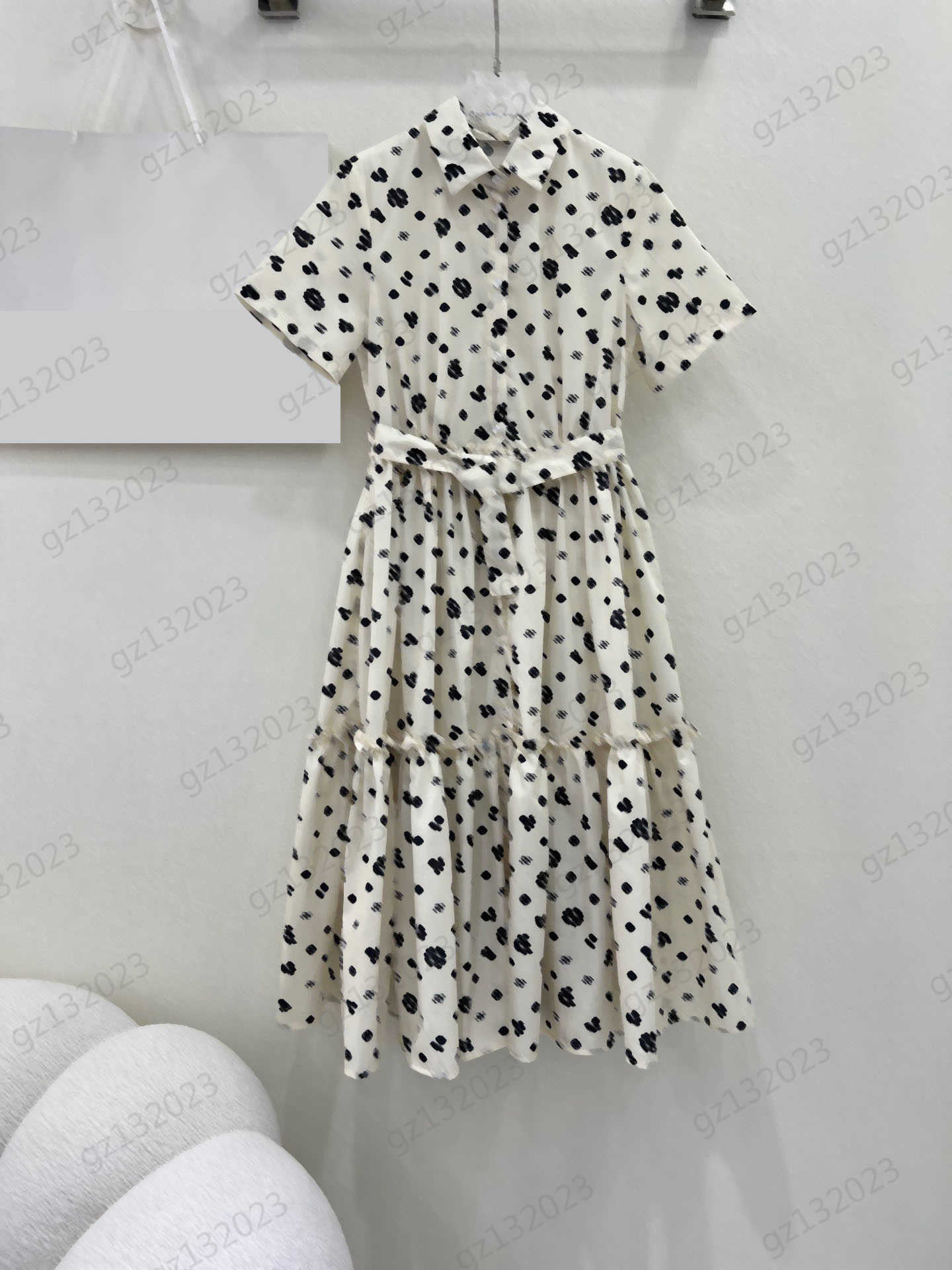 Womens Dress Clashing Color Floral Print Lapel Short Sleeve Slim Dresses Belt Girdle Waist Design Large Hemline Pleated Maxiskit Fresh Elegant Dresses For Woman
Womens Dress Clashing Color Floral Print Lapel Short Sleeve Slim Dresses Belt Girdle Waist Design Large Hemline Pleated Maxiskit Fresh Elegant Dresses For Woman
