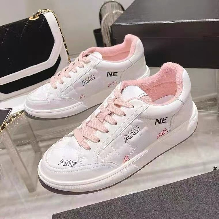 Designer Luxury Women Shoes Low Top Sports Sneakers Sheepskin Embroidered Platform Sneaker, Color 1
Designer Luxury Women Shoes Low Top Sports Sneakers Sheepskin Embroidered Platform Sneaker, Color 1