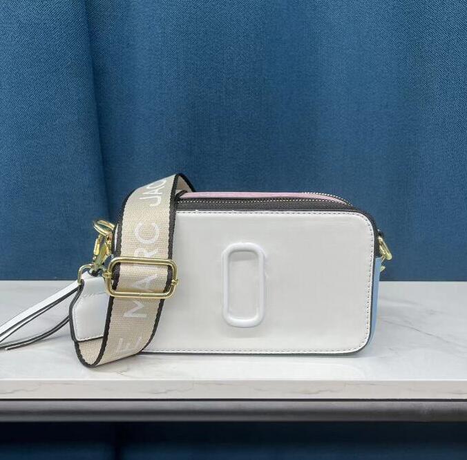 Designer Women Bags New 2023 Contrast Color Small Square Bag Trend Letter Single Shoulder Messenger Bags Wholesale 20-12-7cm M003, Black
Designer Women Bags New 2023 Contrast Color Small Square Bag Trend Letter Single Shoulder Messenger Bags Wholesale 20-12-7cm M003, Black