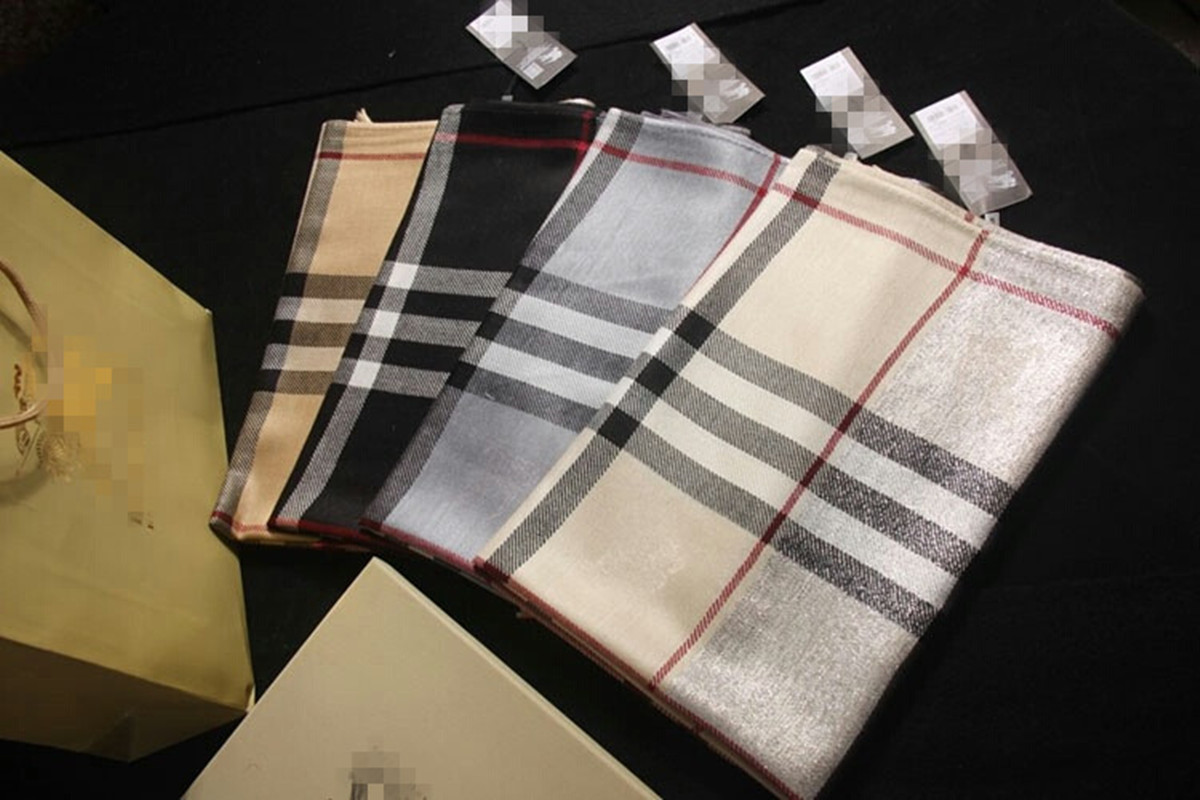 2023 Cashmere Scarf Designer scarves winter Men Women quality soft thick Shawl Scarfs Fashion scarve 4 Season foulard luxury bufanda 15 Colors Original Box
2023 Cashmere Scarf Designer scarves winter Men Women quality soft thick Shawl Scarfs Fashion scarve 4 Season foulard luxury bufanda 15 Colors Original Box