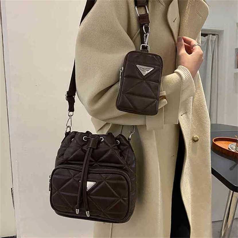 handbag 2023 Fashion women's bag leather quality Handbag Casual Bucket Korean version double shoulder Shoulder Messenger women's Ling lattice solid Bag, White8
handbag 2023 Fashion women's bag leather quality Handbag Casual Bucket Korean version double shoulder Shoulder Messenger women's Ling lattice solid Bag, White8