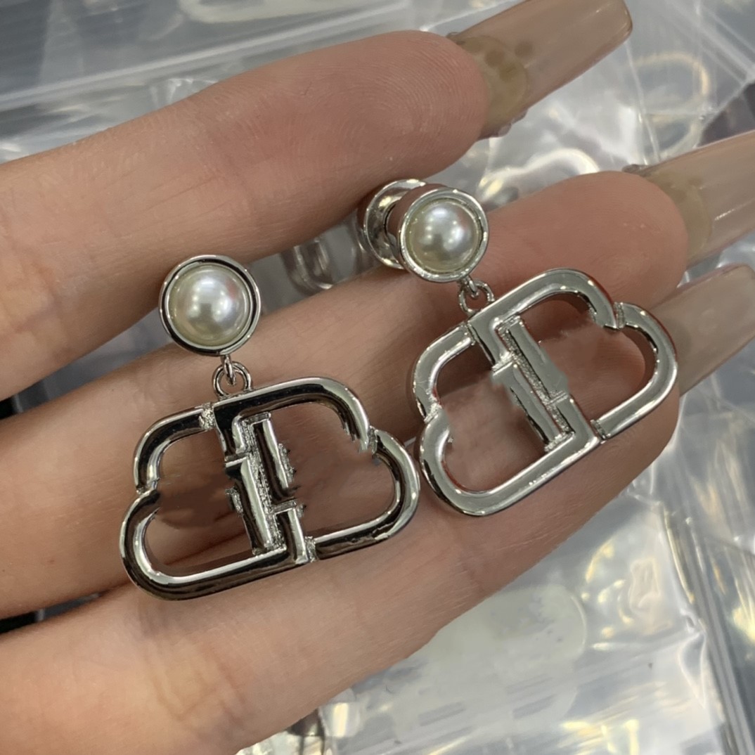 Designer Charm Letter B Balencaigaity Stud Luxury Women Fashion Jewelry Metal Earring Kbe1t
Designer Charm Letter B Balencaigaity Stud Luxury Women Fashion Jewelry Metal Earring Kbe1t