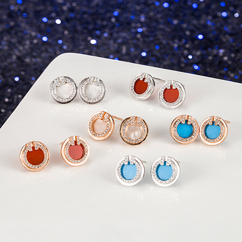 s925 Sterling Silver pearl hoop earrings Round Brand Earrings Seiko White Fritillion red agate double T letter personality All-match women's jewelry earpieces
s925 Sterling Silver pearl hoop earrings Round Brand Earrings Seiko White Fritillion red agate double T letter personality All-match women's jewelry earpieces