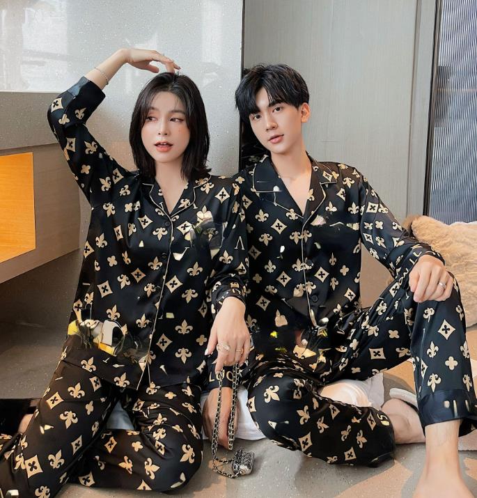 Couple Pajamas Women's New Long Sleeve Printing Mesh Red Homewear Suit Simple Men's Pajamas Women's Artificial Silk
Couple Pajamas Women's New Long Sleeve Printing Mesh Red Homewear Suit Simple Men's Pajamas Women's Artificial Silk