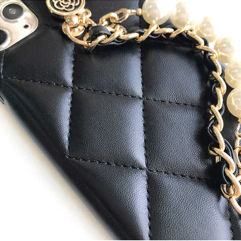Cell Phone Cases Pearl Leather Wrist Chain Hand Strap Flower Pendant Lambskin Case Cover For phone 14 13 12 Mini 11 Pro XS Max XR R240819