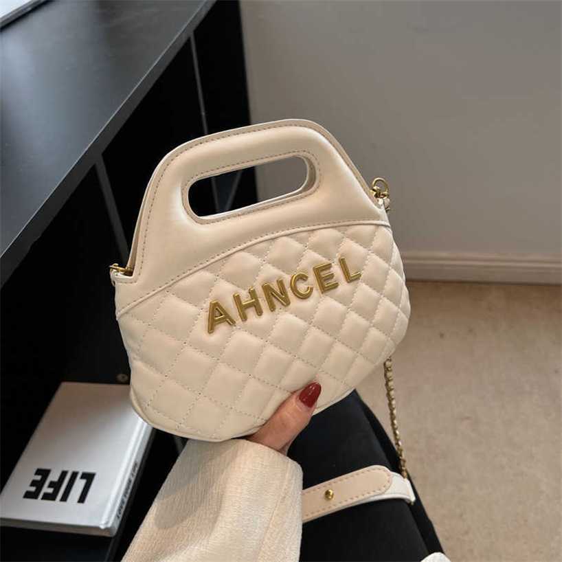 handbag 2023 Fashion women's bag leather quality handbag fashionable Versatile fashion texture chain westernized simple casual shoulder messenger Bag, Black5
handbag 2023 Fashion women's bag leather quality handbag fashionable Versatile fashion texture chain westernized simple casual shoulder messenger Bag, Black5