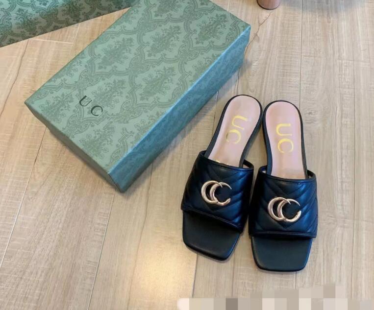 Designer Summer Beach slippers fashion Loafers Lazy Low heeled flops leather Letters lady Cartoon Slides women shoes Metal Ladies Sandals Large size 35-42 us4-us11 G9
Designer Summer Beach slippers fashion Loafers Lazy Low heeled flops leather Letters lady Cartoon Slides women shoes Metal Ladies Sandals Large size 35-42 us4-us11 G9