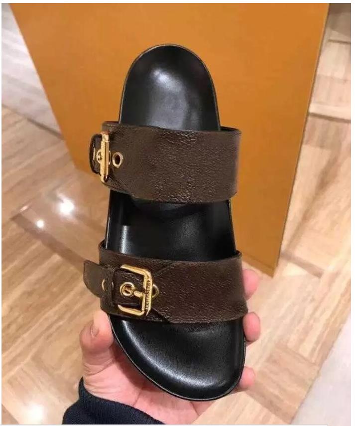 2021 designer leather womens Sandals BOM DIA FLAT MULE 1A3R5M Cool Effortlessly Stylish Slides 2 Straps with Adjusted Gold Buckles Women, Red
2021 designer leather womens Sandals BOM DIA FLAT MULE 1A3R5M Cool Effortlessly Stylish Slides 2 Straps with Adjusted Gold Buckles Women, Red