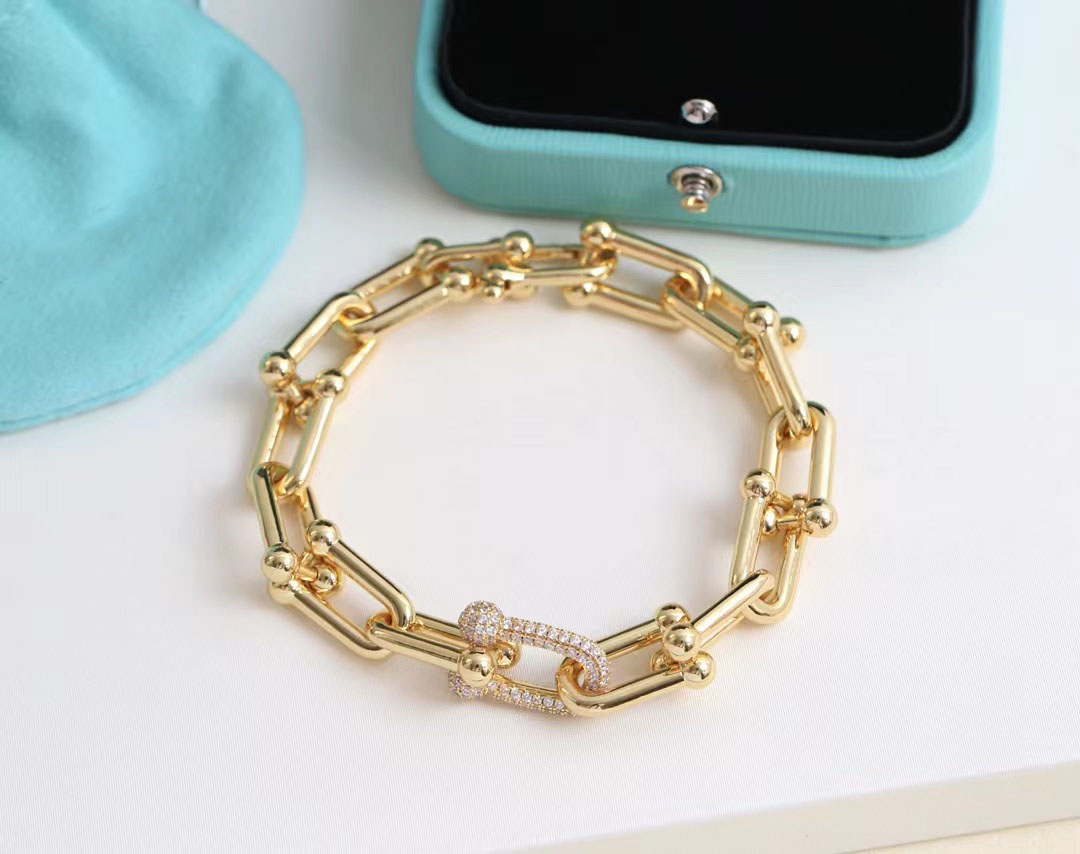 Brand U Shape Link Chain Cham Bracelets Hip Hop Copper Luxury Horseshoe Designer Bling Shining Crystal Diamond Choker Necklace Bracelet Party Wedding Jewelry
Brand U Shape Link Chain Cham Bracelets Hip Hop Copper Luxury Horseshoe Designer Bling Shining Crystal Diamond Choker Necklace Bracelet Party Wedding Jewelry
