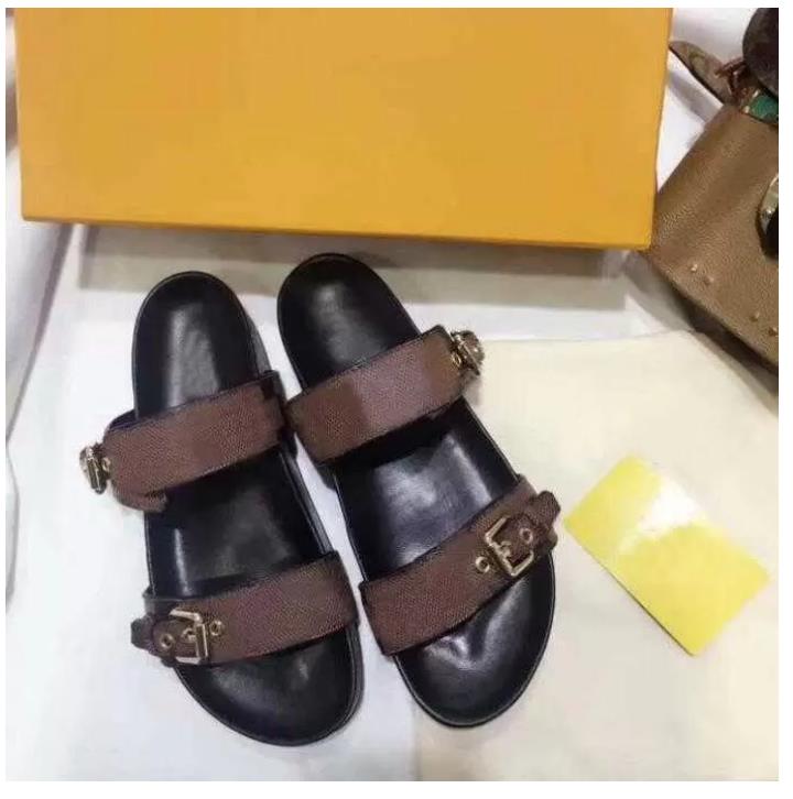 With Box designer leather womens Sandals BOM DIA FLAT MULE 1A3R5M Cool Effortlessly Stylish Slides 2 Straps with Adjusted Gold Buckles Women, Red
With Box designer leather womens Sandals BOM DIA FLAT MULE 1A3R5M Cool Effortlessly Stylish Slides 2 Straps with Adjusted Gold Buckles Women, Red