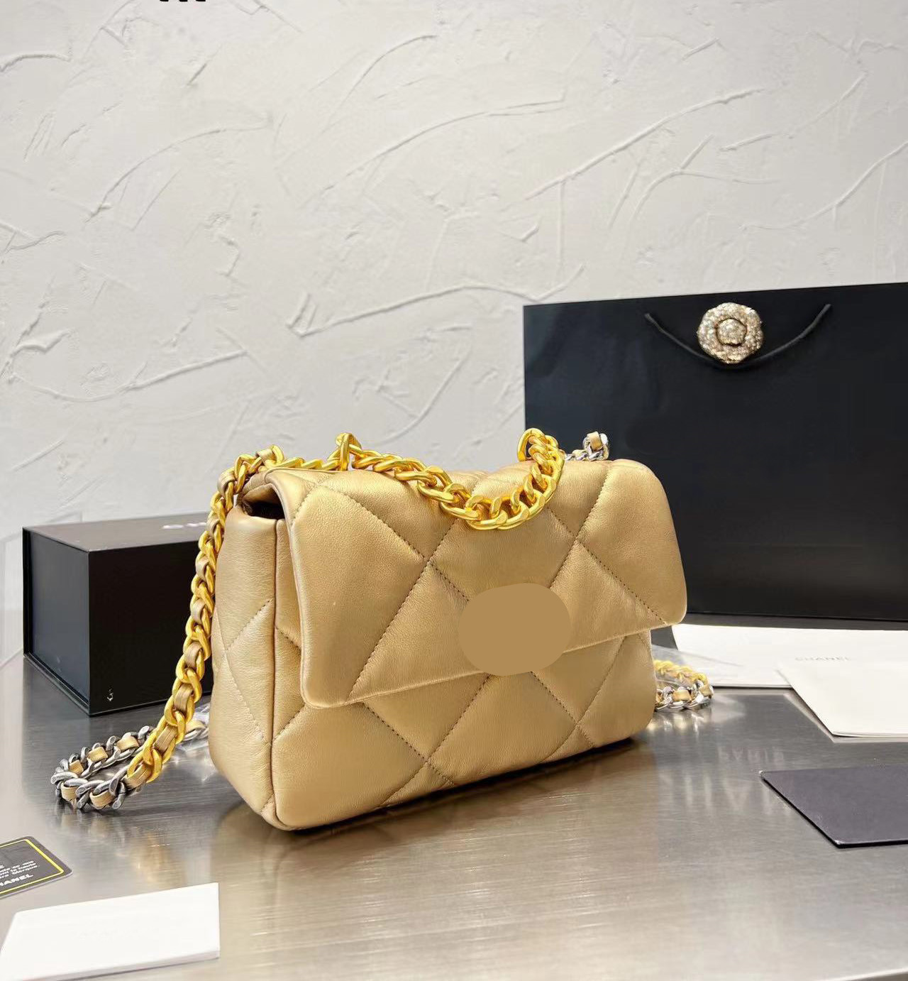 Famous designer leather handbag shoulder slot chain pocket clutch plate handbag wallet plaid double-letter solid Hasper square stripe luxury handbag, Gold
Famous designer leather handbag shoulder slot chain pocket clutch plate handbag wallet plaid double-letter solid Hasper square stripe luxury handbag, Gold