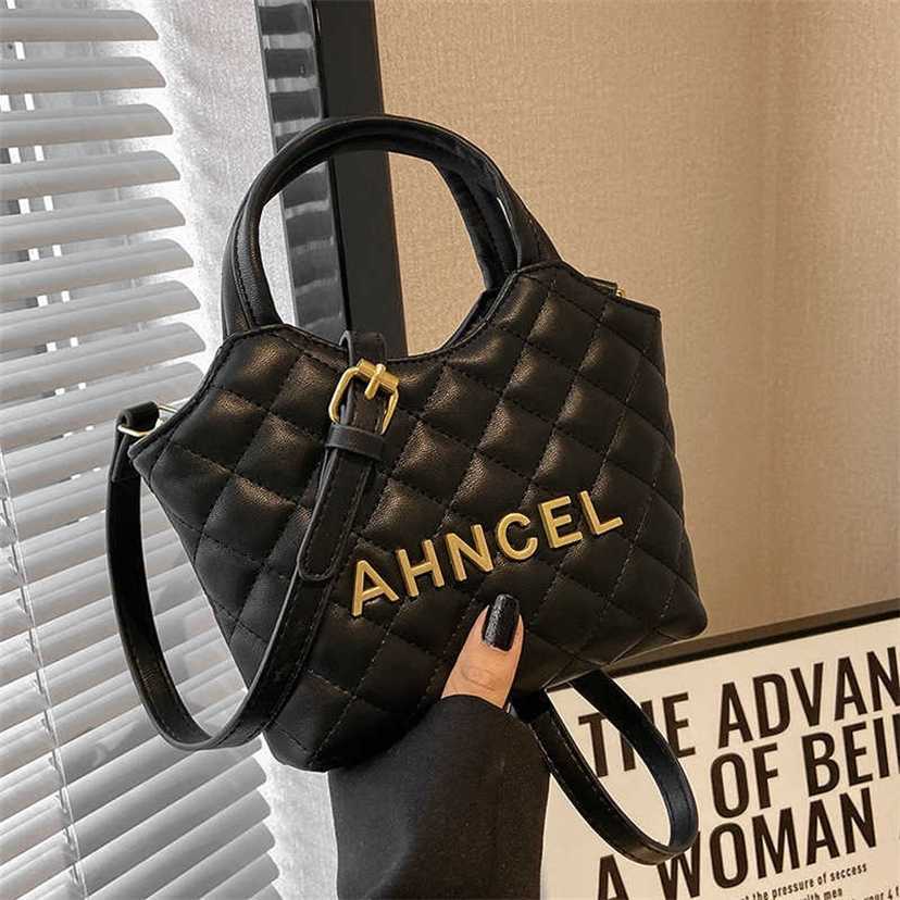 handbag 2023 Fashion women's bag leather quality handbag fashionable shoulder Small people can wear Lingge for women fashion one-shoulder casual cross-body Bag, White8
handbag 2023 Fashion women's bag leather quality handbag fashionable shoulder Small people can wear Lingge for women fashion one-shoulder casual cross-body Bag, White8