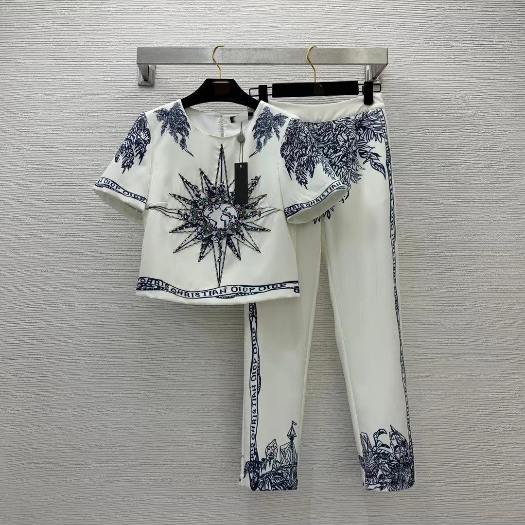 Women's Two Piece Pants 2023 Spring Summer O Neck Short Sleeve Print Tops Brand Same Style Designer 2 Piece Sets 0311-7, Picture color
Women's Two Piece Pants 2023 Spring Summer O Neck Short Sleeve Print Tops Brand Same Style Designer 2 Piece Sets 0311-7, Picture color