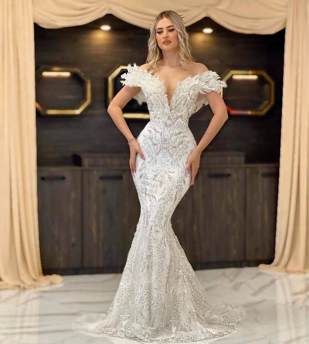 Luxury Mermaid Evening Dresses Sleeveless V Neck Beaded Appliques Pearls 3D Lace Sequins Floor Length Detachable Lace Train Prom Dresses Plus Size Gow