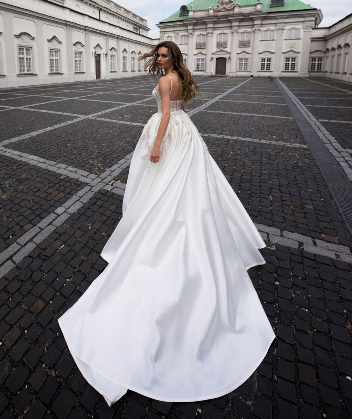 Summer Beach A Line Wedding Dress Sexy Golden Appliques Spaghetti Princess Satin Custom Made Bridal Dresses Vestido De Novia